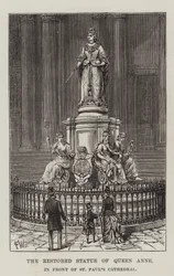 Die restaurierte Statue von Königin Anne vor der St. Paul